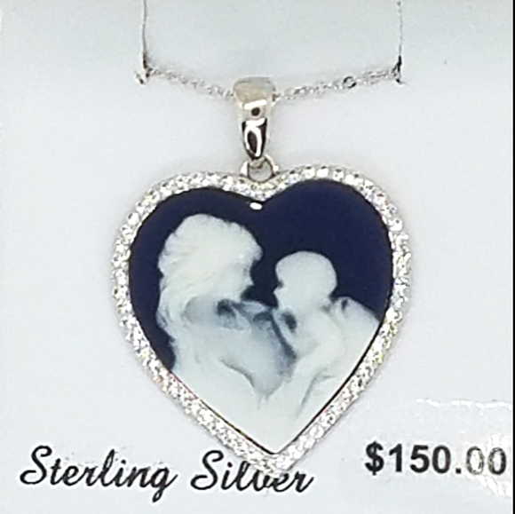 📌SOLD📌 HEART CAMEO WITH SWAROVSKI CRYSTALS PENDANT - Picture 3 of 6